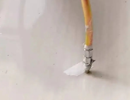 安源瓷砖空鼓维修公司专业解答在瓷砖铺贴过程中，如果使用的砂料过粗（如全部使用了粗砂），可能会导致以下问题